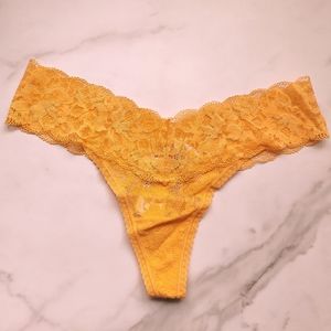 NWT SOMA EMBRACEABLE SIGNATURE ALL-OVER LACE THONG PANTY IN NECTARINE ZEST SZ EX